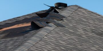 How to Tell When Your Roof Needs Repair or Full Replacement