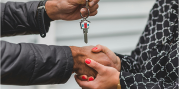 Why A Real Estate Franchise Beats Starting Solo