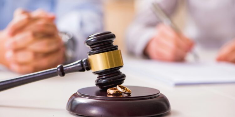 Step by Step Guide to Working With a Divorce Lawyer During Separation