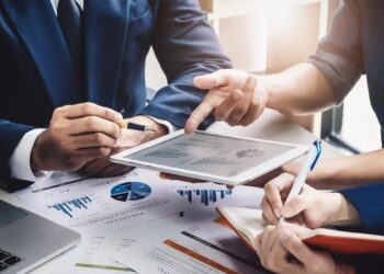 how to make free flyers for business