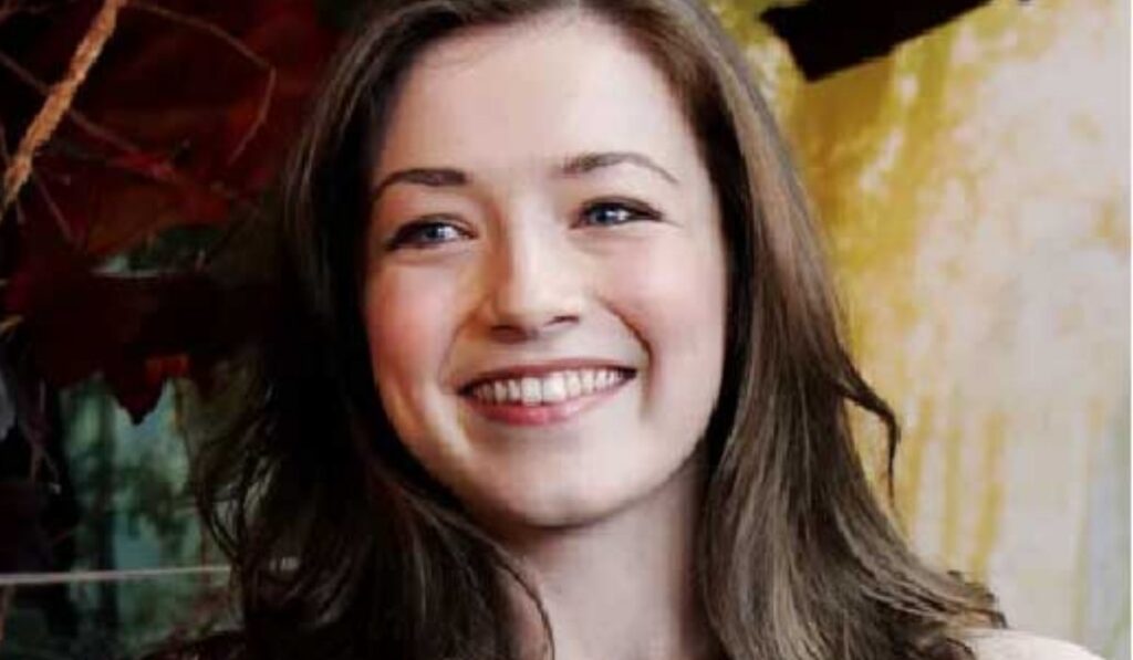 freddie highmore klarissa munz