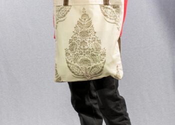 How To Design Branded Tote Bags from Scratch in 2026: A Tote Bag Mock Up Generator Tutorial