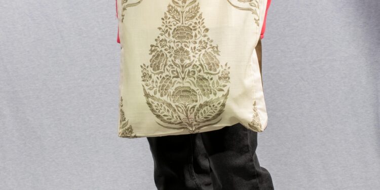 How To Design Branded Tote Bags from Scratch in 2026: A Tote Bag Mock Up Generator Tutorial