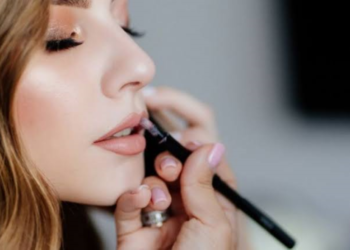Why Choosing a Professional Makeup Artist Can Transform Your Look